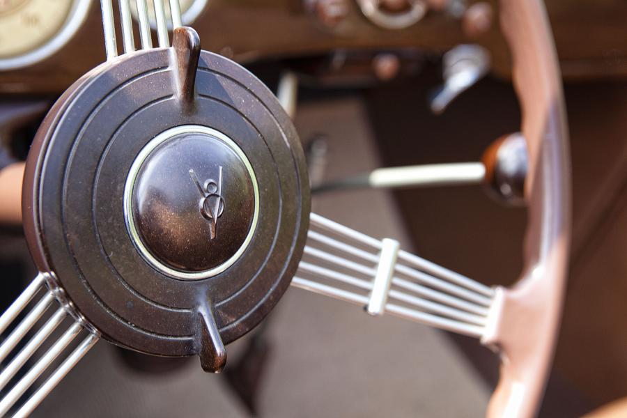  Ford DeLuxe Roadster 1936 года  (фото 12 из 23)